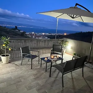 Gardenie Home: Delizioso Villino Vista Mare , Messina Italia