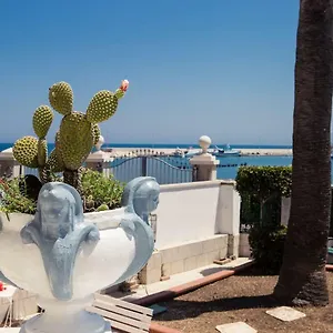 Anna , Bari Italia